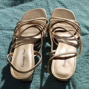 Carriage Court Size 9M Gold